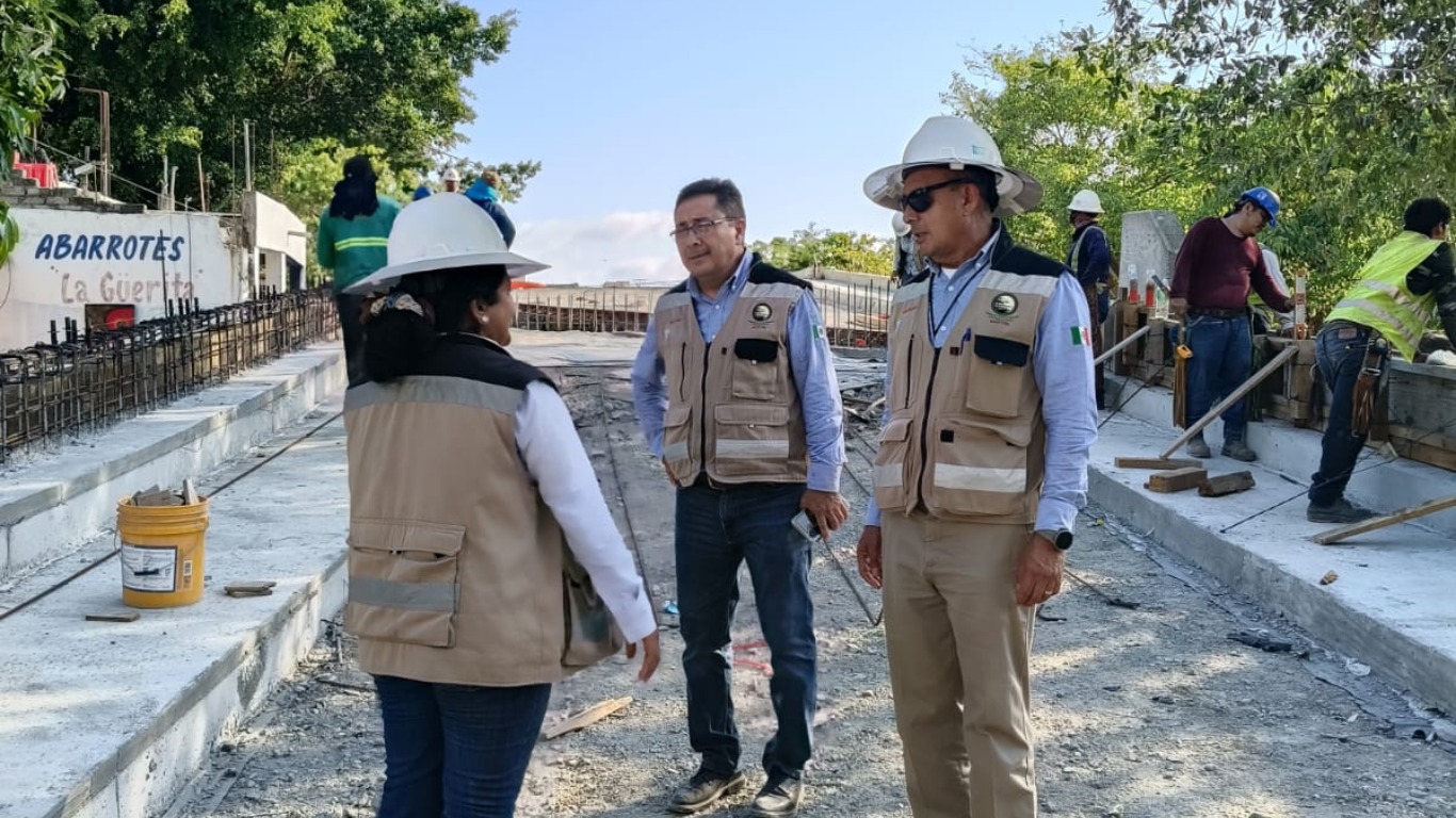 SUPERVISA DIRECTOR DE ASIPONA OBRA DE PUENTE DE SANTIAGO